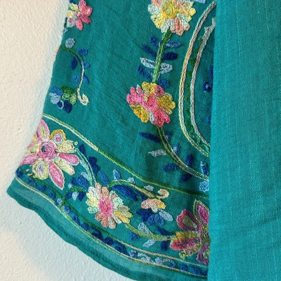 Fig and Flower Embroidered Sleeve Turquoise Flowy Rayon VNeck Lightweight Sz PS - Picture 2 of 15